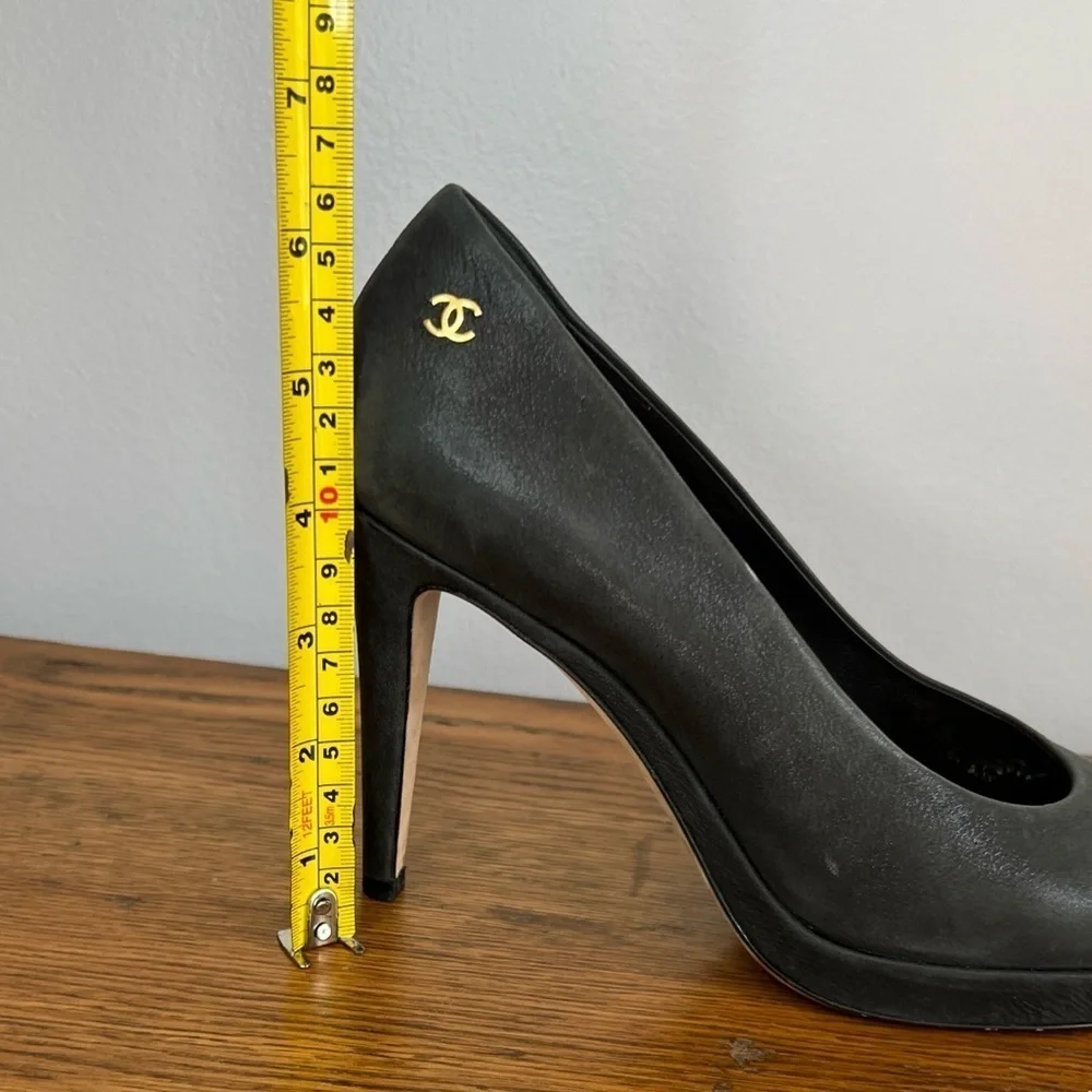 CHANEL Size 38 • Dark Green Suede Platform Pumps Heels EUC.